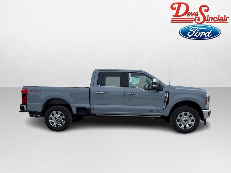 Ford Super Duty F-350 SRW Vehicle Image 05