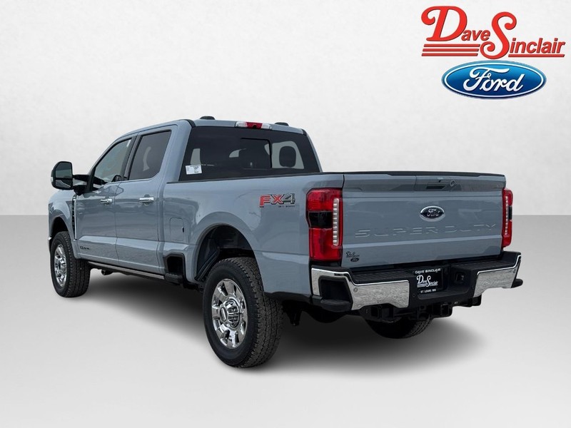 Ford Super Duty F-350 SRW Vehicle Image 09