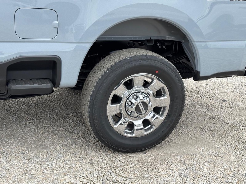 Ford Super Duty F-350 SRW Vehicle Image 11