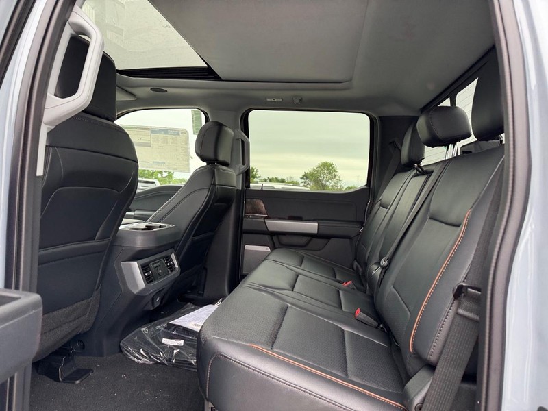 Ford Super Duty F-350 SRW Vehicle Image 12
