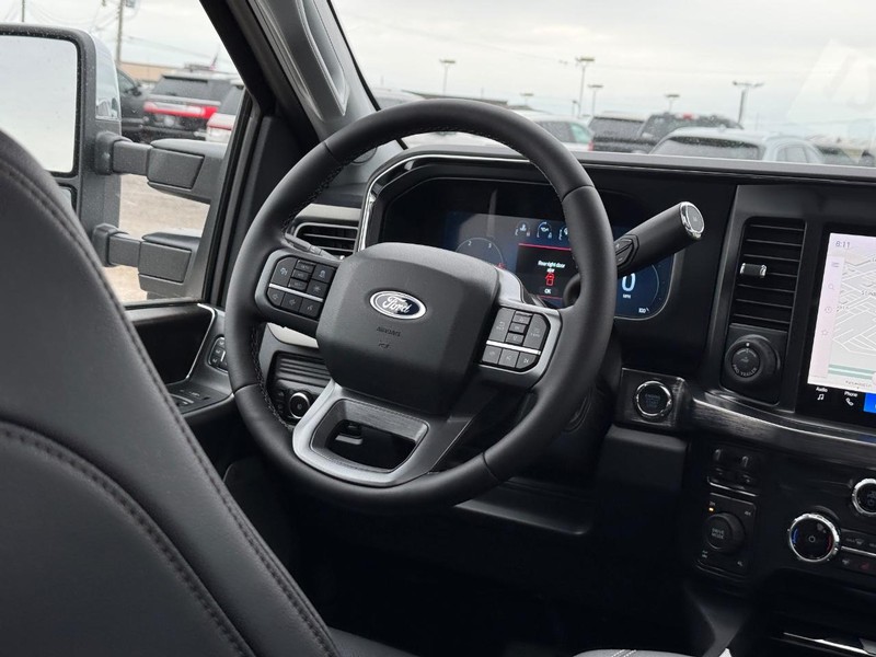 Ford Super Duty F-350 SRW Vehicle Image 16