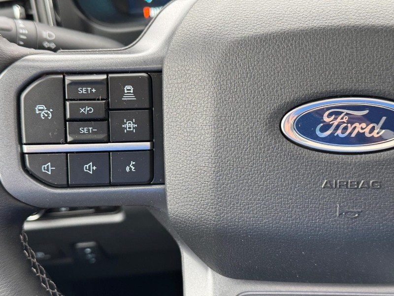 Ford Super Duty F-350 SRW Vehicle Image 23