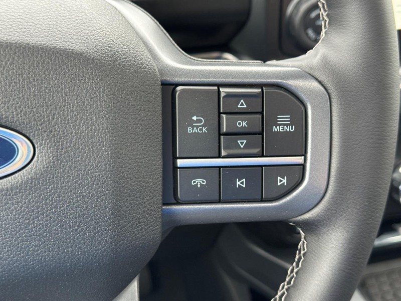 Ford Super Duty F-350 SRW Vehicle Image 24