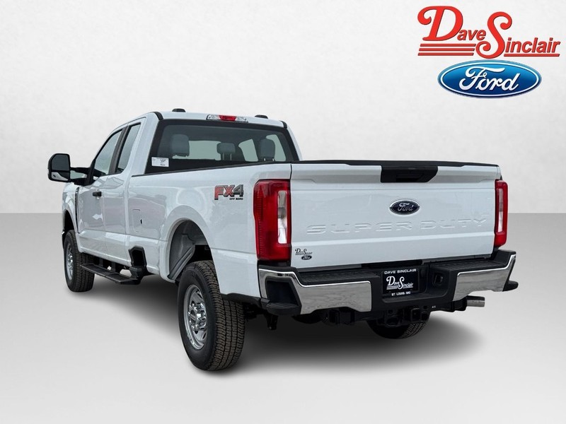 Ford Super Duty F-250 SRW Vehicle Image 09