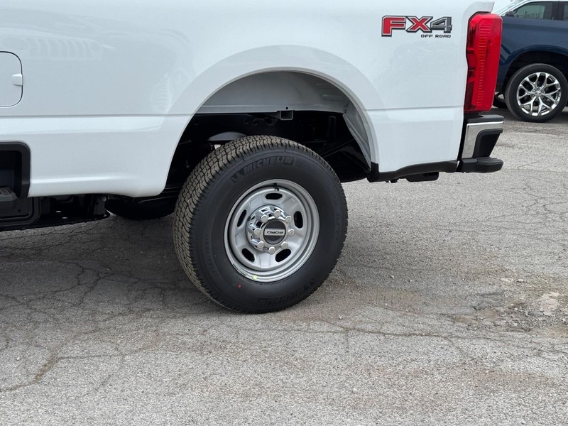 Ford Super Duty F-250 SRW Vehicle Image 11