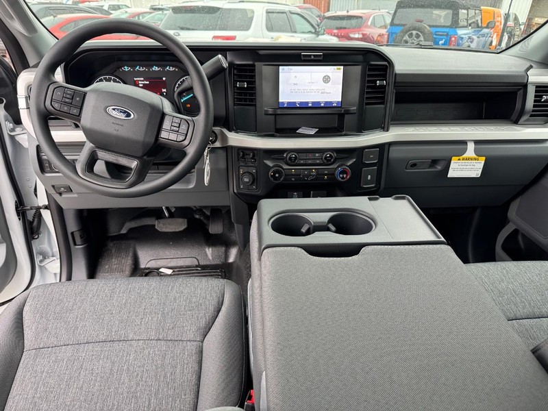 Ford Super Duty F-250 SRW Vehicle Image 13