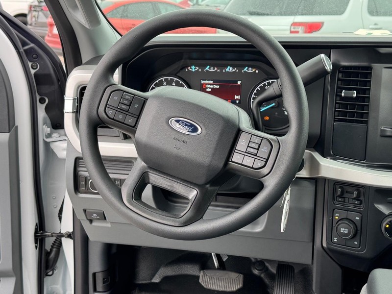 Ford Super Duty F-250 SRW Vehicle Image 14