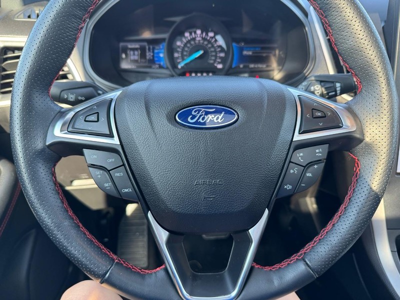 Ford Edge Vehicle Image 21