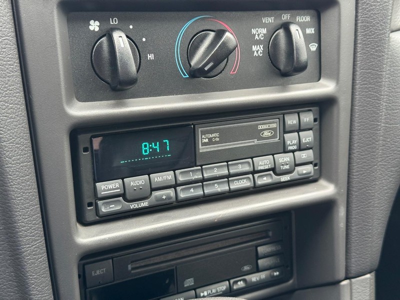 Ford Mustang Vehicle Image 21