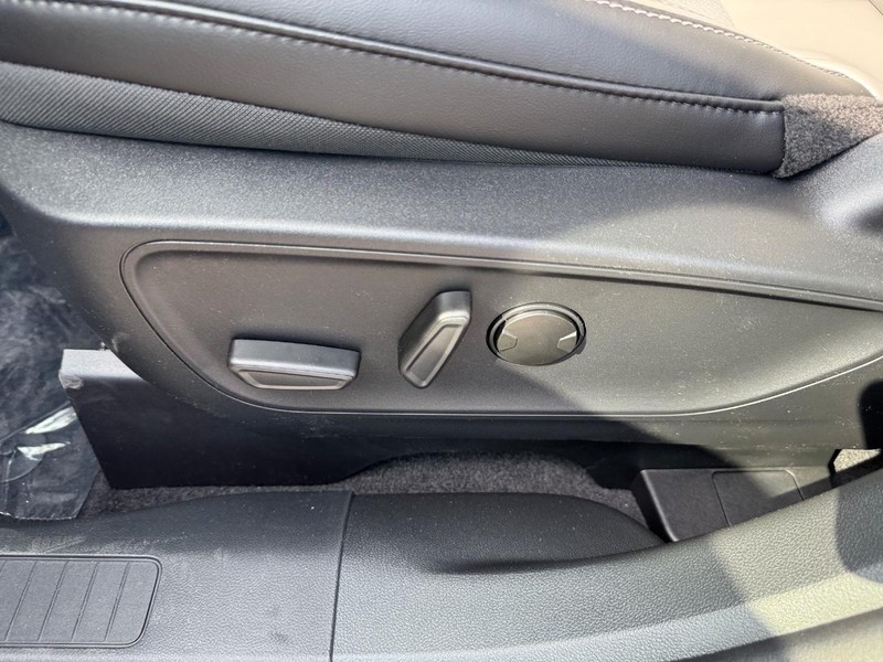 Ford Escape Vehicle Image 18