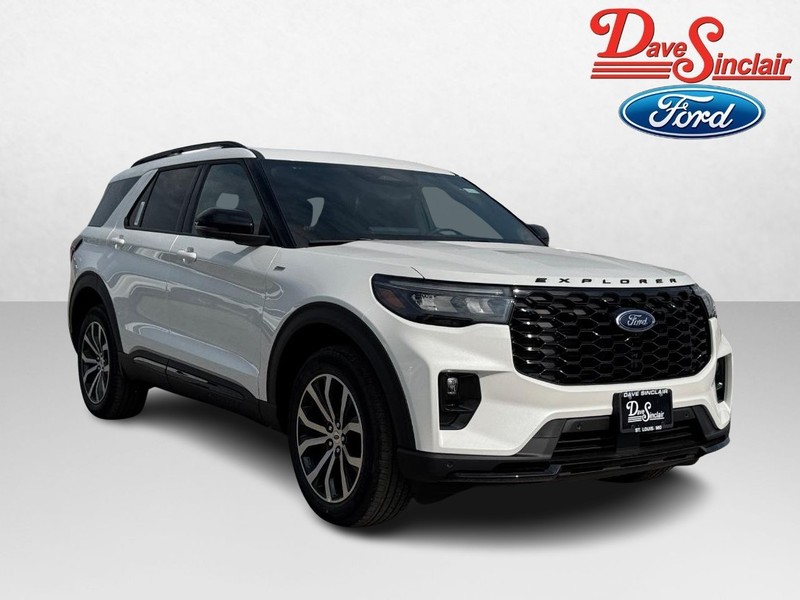 Ford Explorer Vehicle Image 04