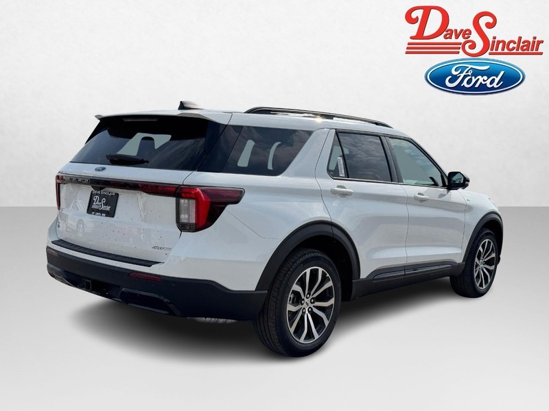 Ford Explorer Vehicle Image 07