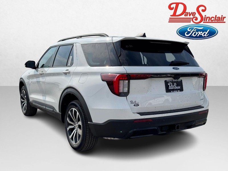 Ford Explorer Vehicle Image 09