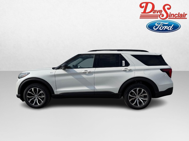 Ford Explorer Vehicle Image 10