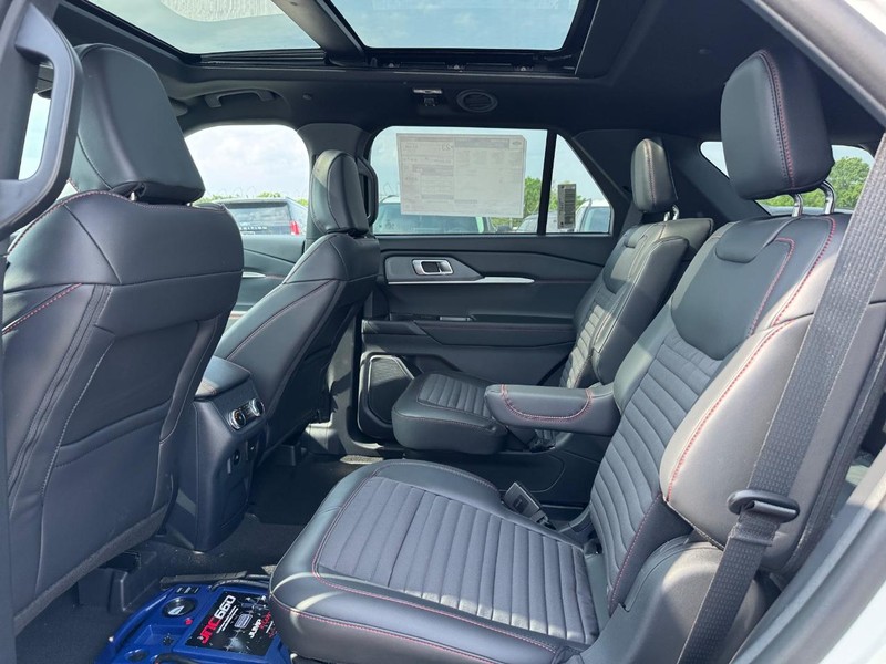 Ford Explorer Vehicle Image 12