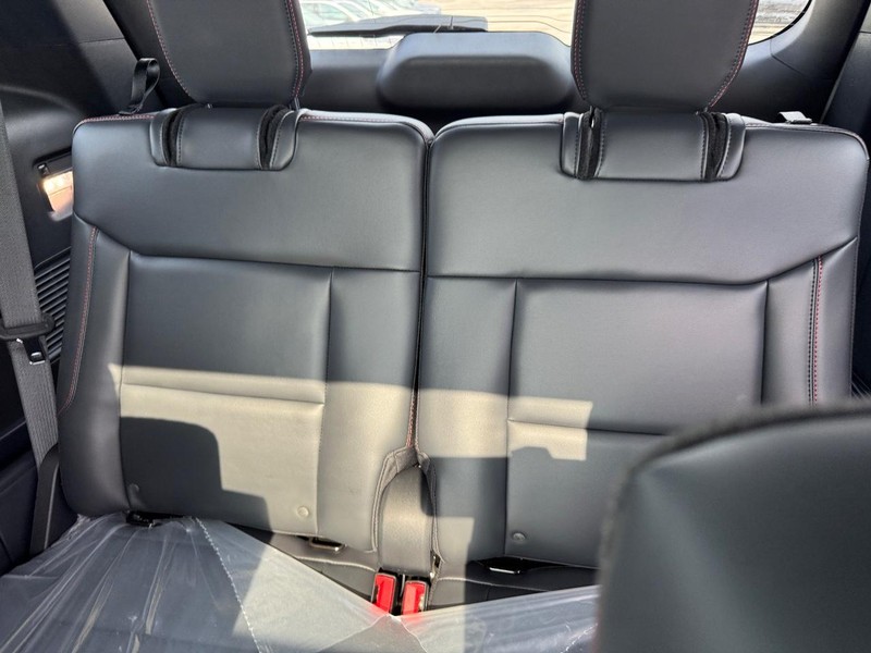 Ford Explorer Vehicle Image 14