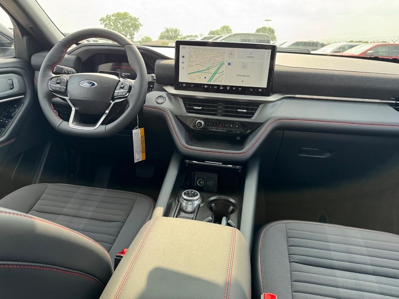 Ford Explorer Vehicle Image 17