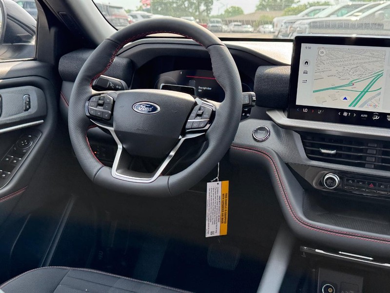 Ford Explorer Vehicle Image 18