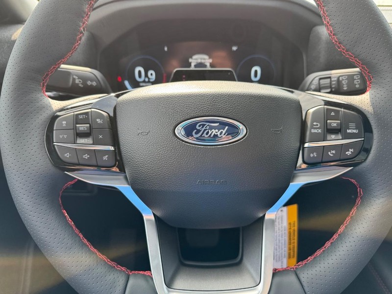 Ford Explorer Vehicle Image 23