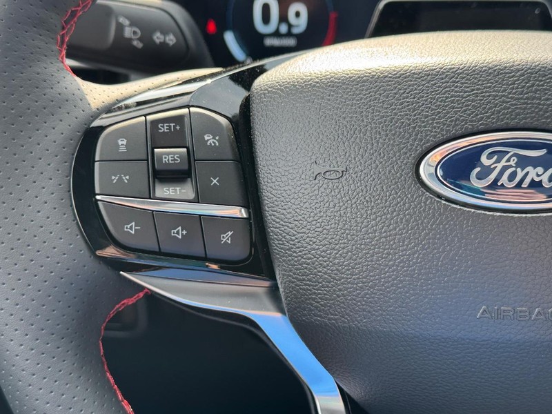 Ford Explorer Vehicle Image 24