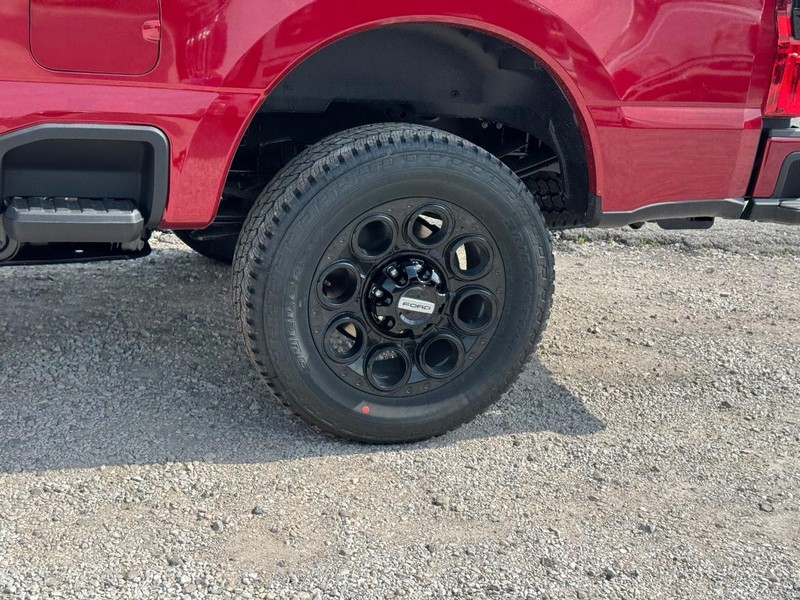 Ford Super Duty F-250 SRW Vehicle Image 11