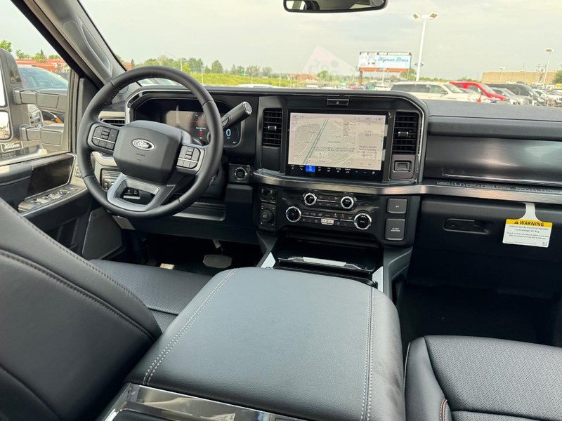 Ford Super Duty F-250 SRW Vehicle Image 14