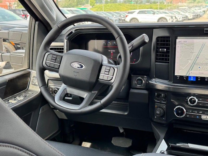 Ford Super Duty F-250 SRW Vehicle Image 15