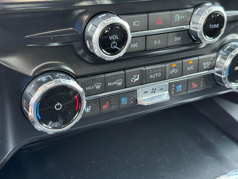 Ford Super Duty F-250 SRW Vehicle Image 25