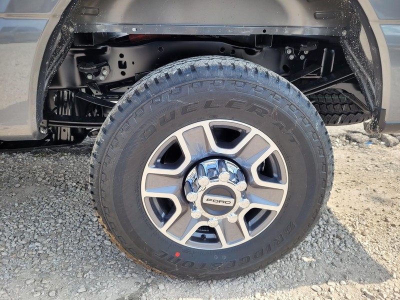 Ford Super Duty F-250 SRW Vehicle Image 11