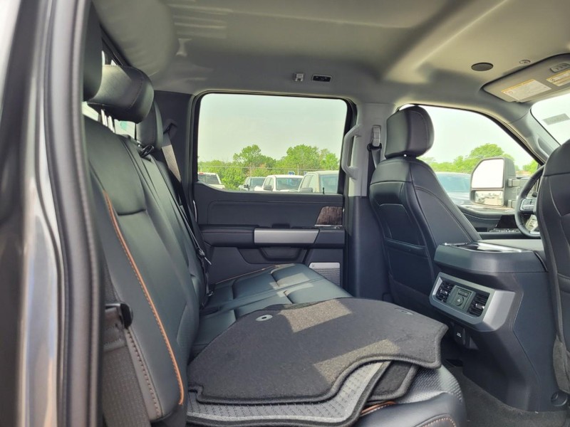 Ford Super Duty F-250 SRW Vehicle Image 13