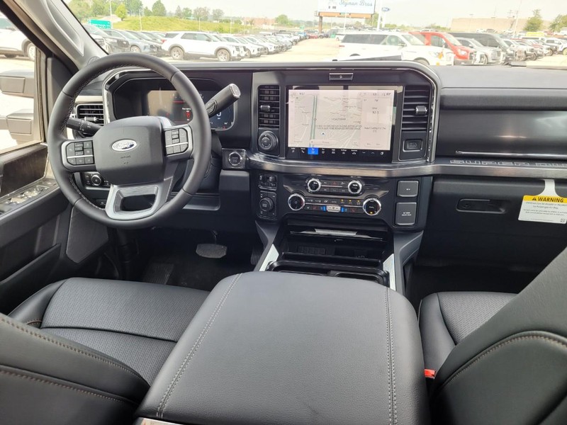 Ford Super Duty F-250 SRW Vehicle Image 14