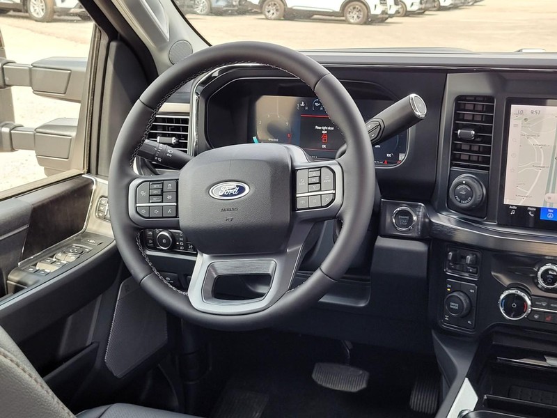 Ford Super Duty F-250 SRW Vehicle Image 15