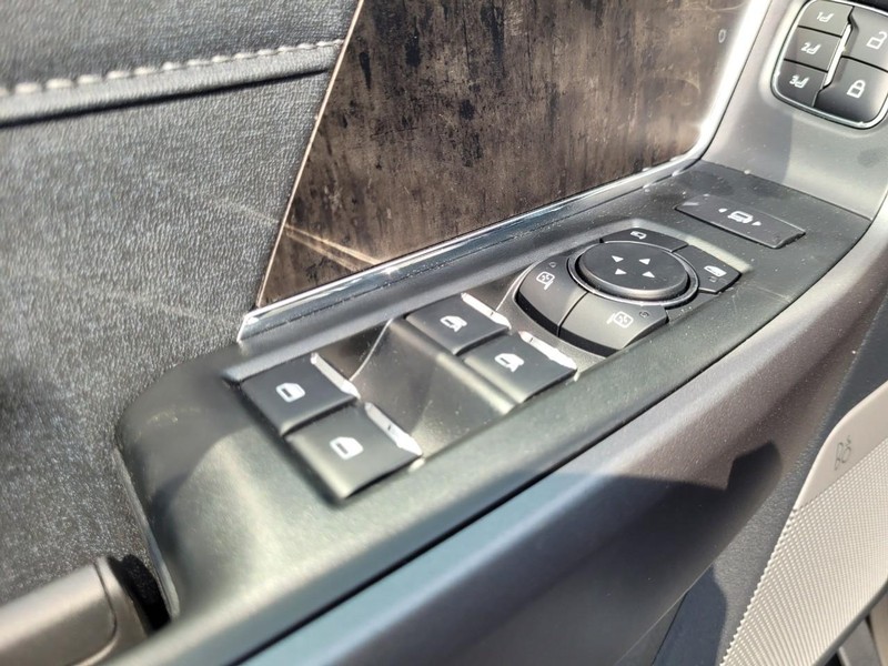 Ford Super Duty F-250 SRW Vehicle Image 18
