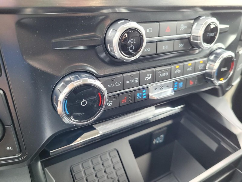Ford Super Duty F-250 SRW Vehicle Image 24