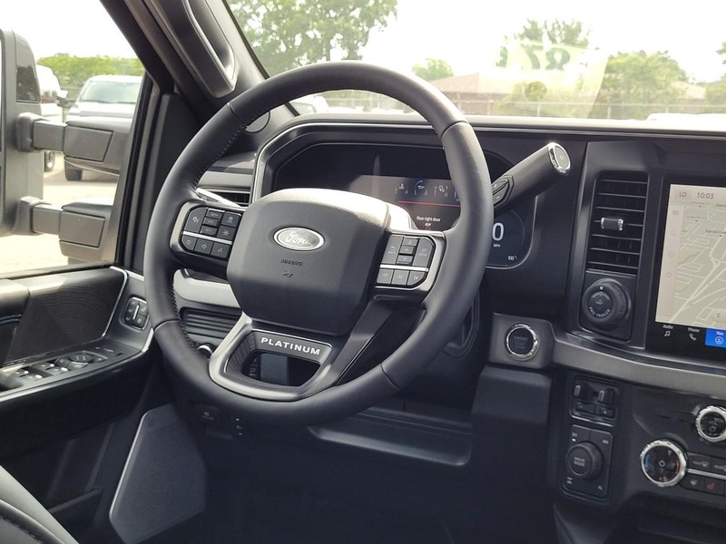 Ford Super Duty F-250 SRW Vehicle Image 16