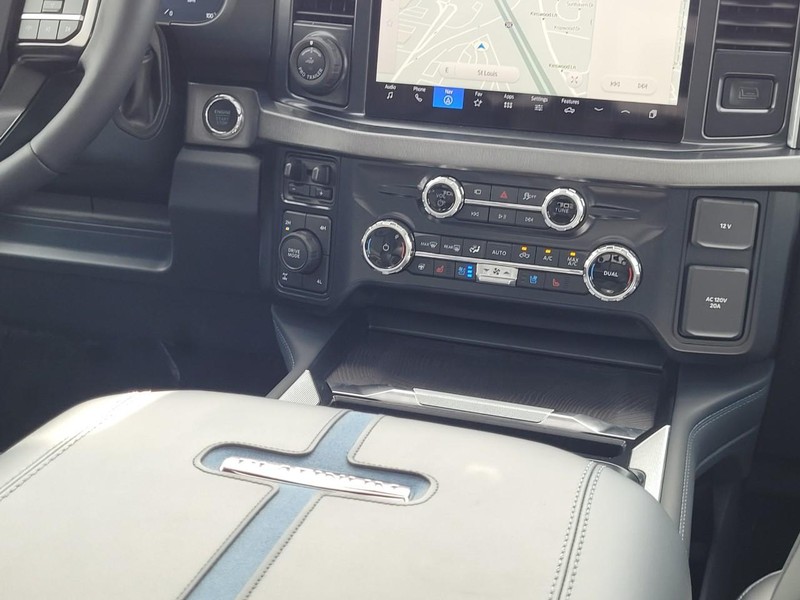 Ford Super Duty F-250 SRW Vehicle Image 17