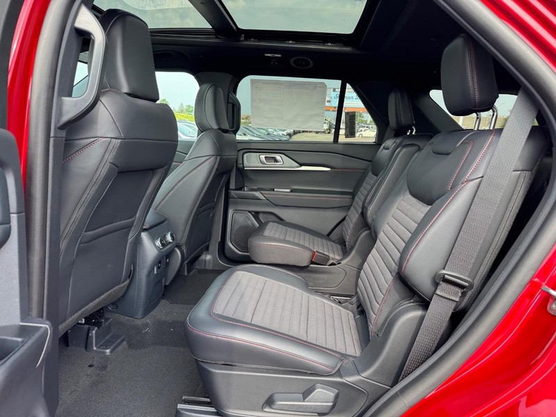 Ford Explorer Vehicle Image 12