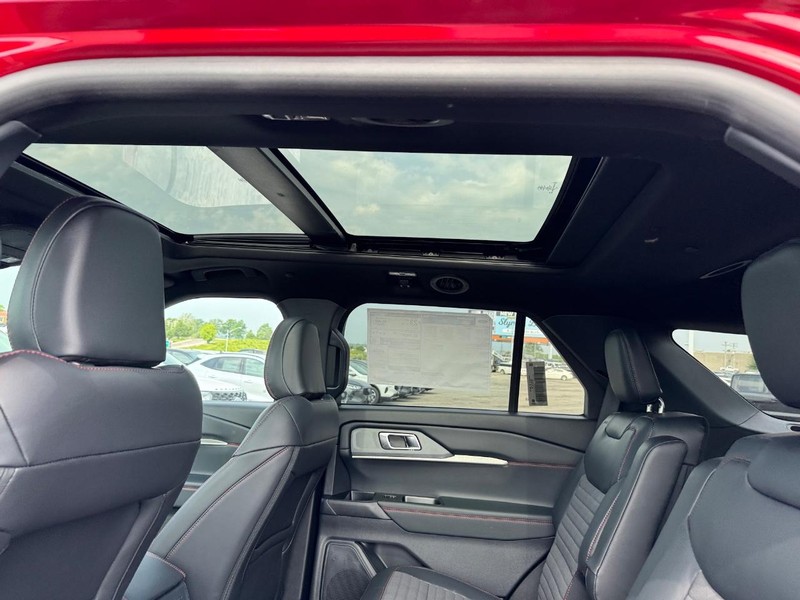 Ford Explorer Vehicle Image 13