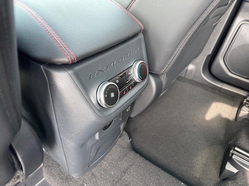 Ford Explorer Vehicle Image 14