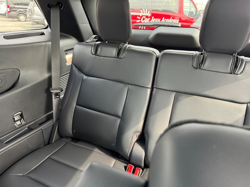 Ford Explorer Vehicle Image 15