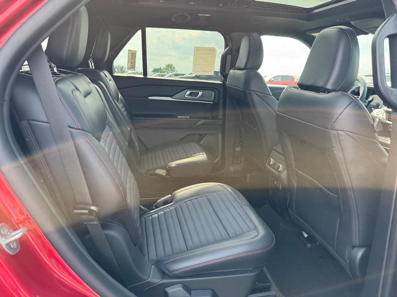 Ford Explorer Vehicle Image 16