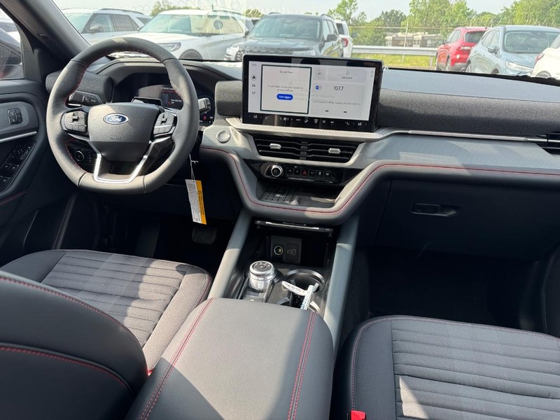Ford Explorer Vehicle Image 17