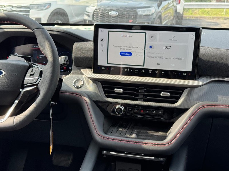 Ford Explorer Vehicle Image 19