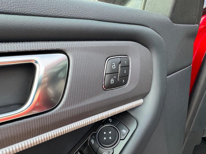 Ford Explorer Vehicle Image 22