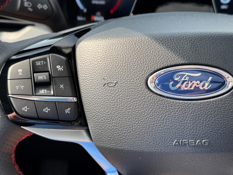 Ford Explorer Vehicle Image 24