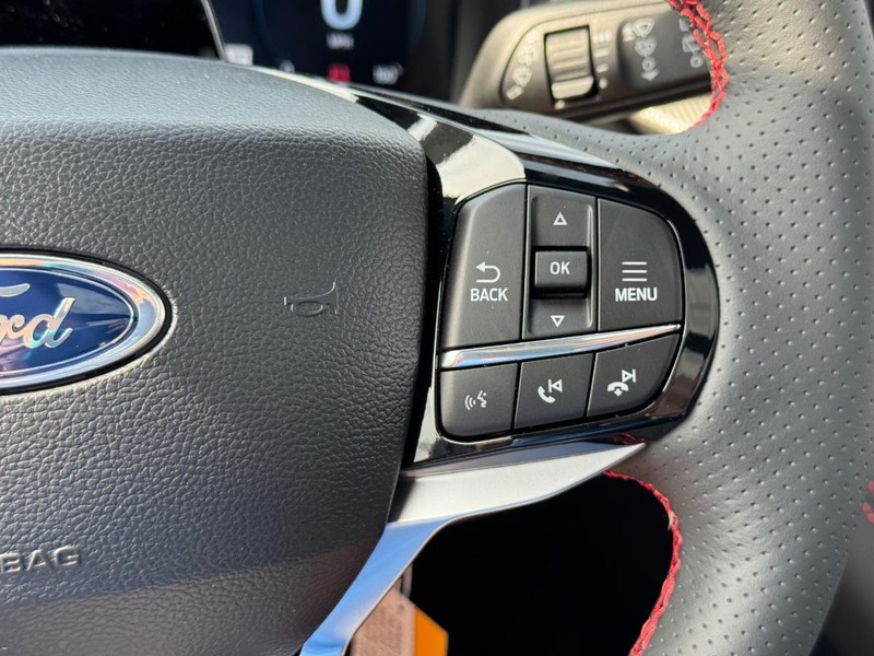 Ford Explorer Vehicle Image 25
