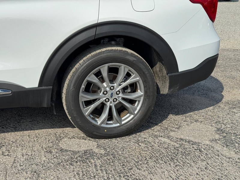 Ford Explorer Vehicle Image 11