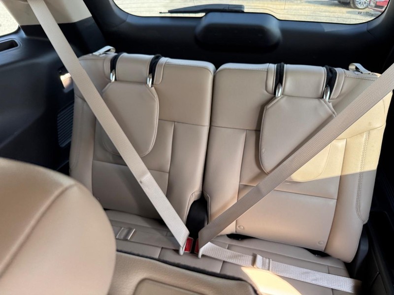 Ford Explorer Vehicle Image 13