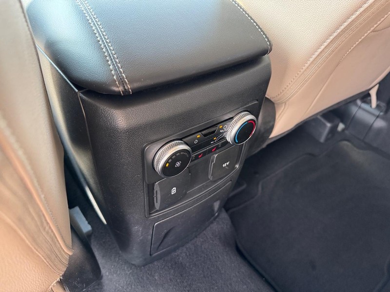 Ford Explorer Vehicle Image 14