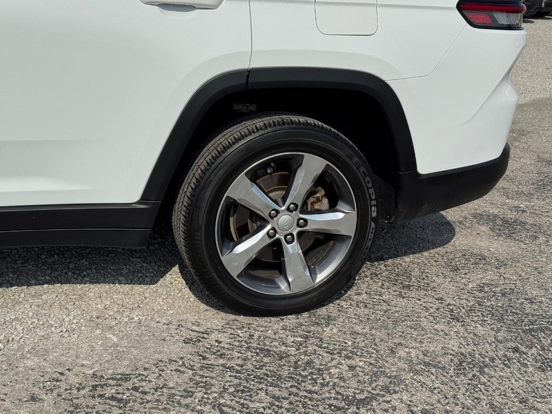 Jeep Grand Cherokee L Vehicle Image 11